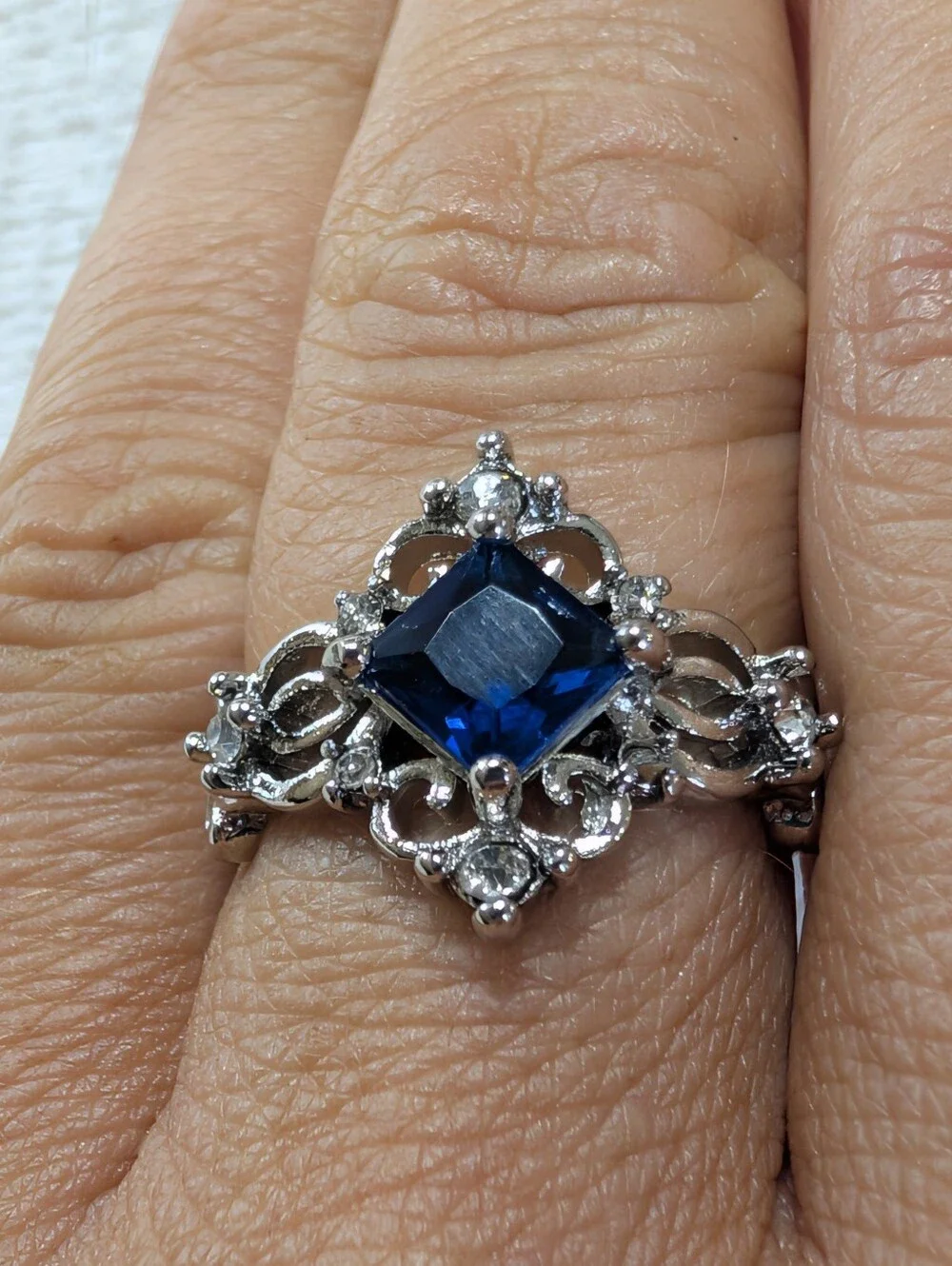 Beautiful Vintage Inspired Blue And White CZ Silver Size 8 Ring